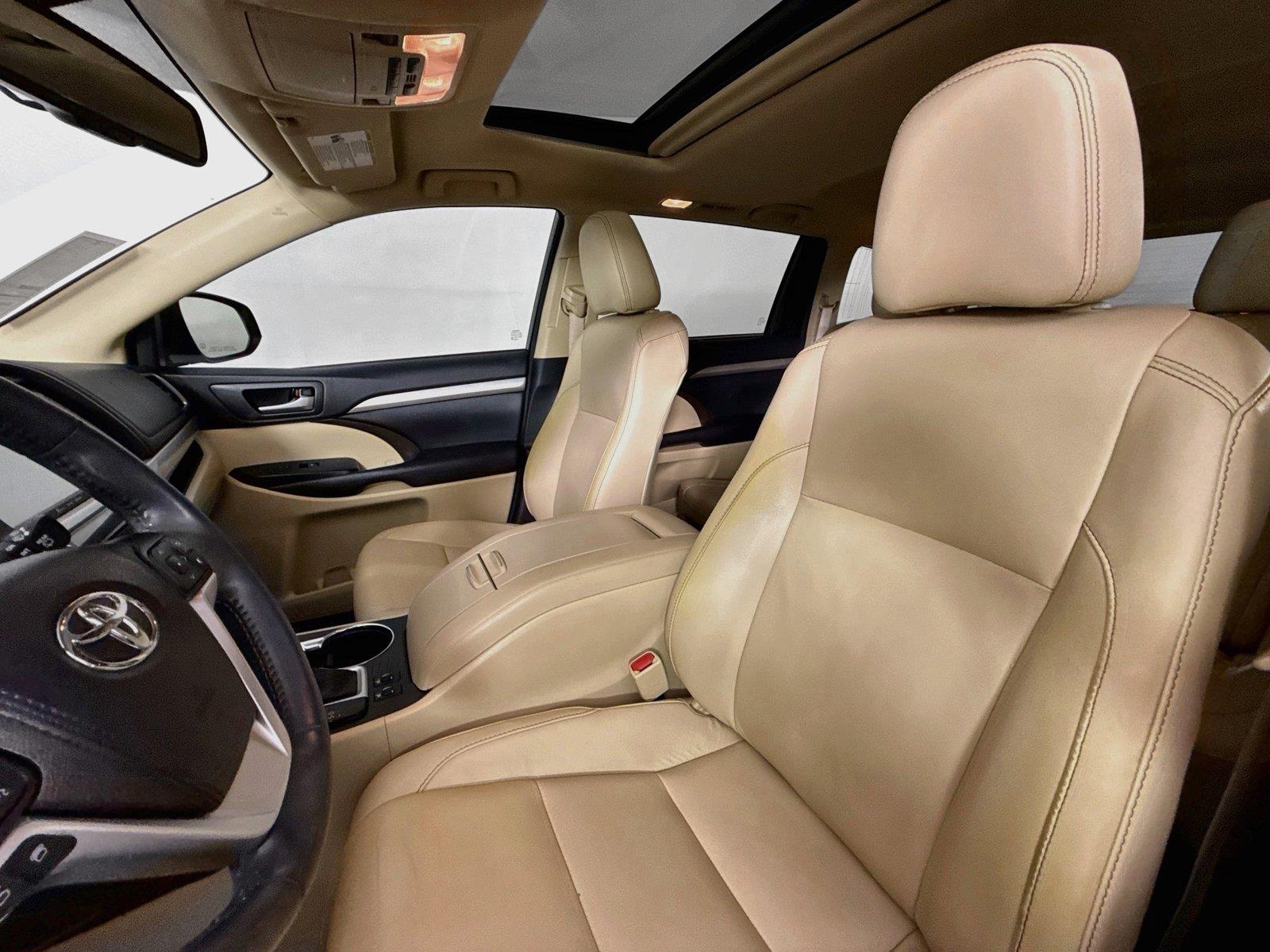 2016 Toyota Highlander XLE photo 2