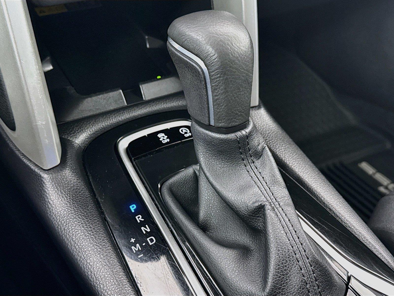 2025 Toyota Corolla Cross XLE photo 24