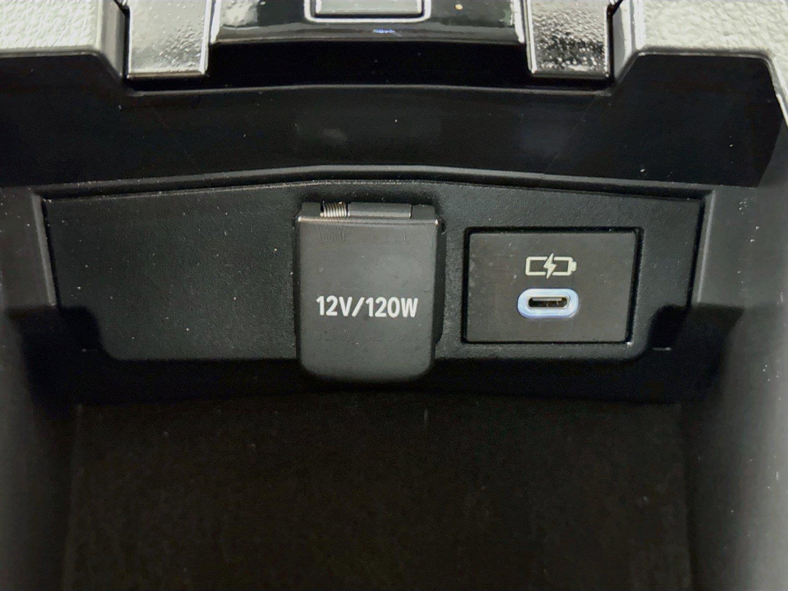 2025 Toyota Corolla Cross XLE photo 31