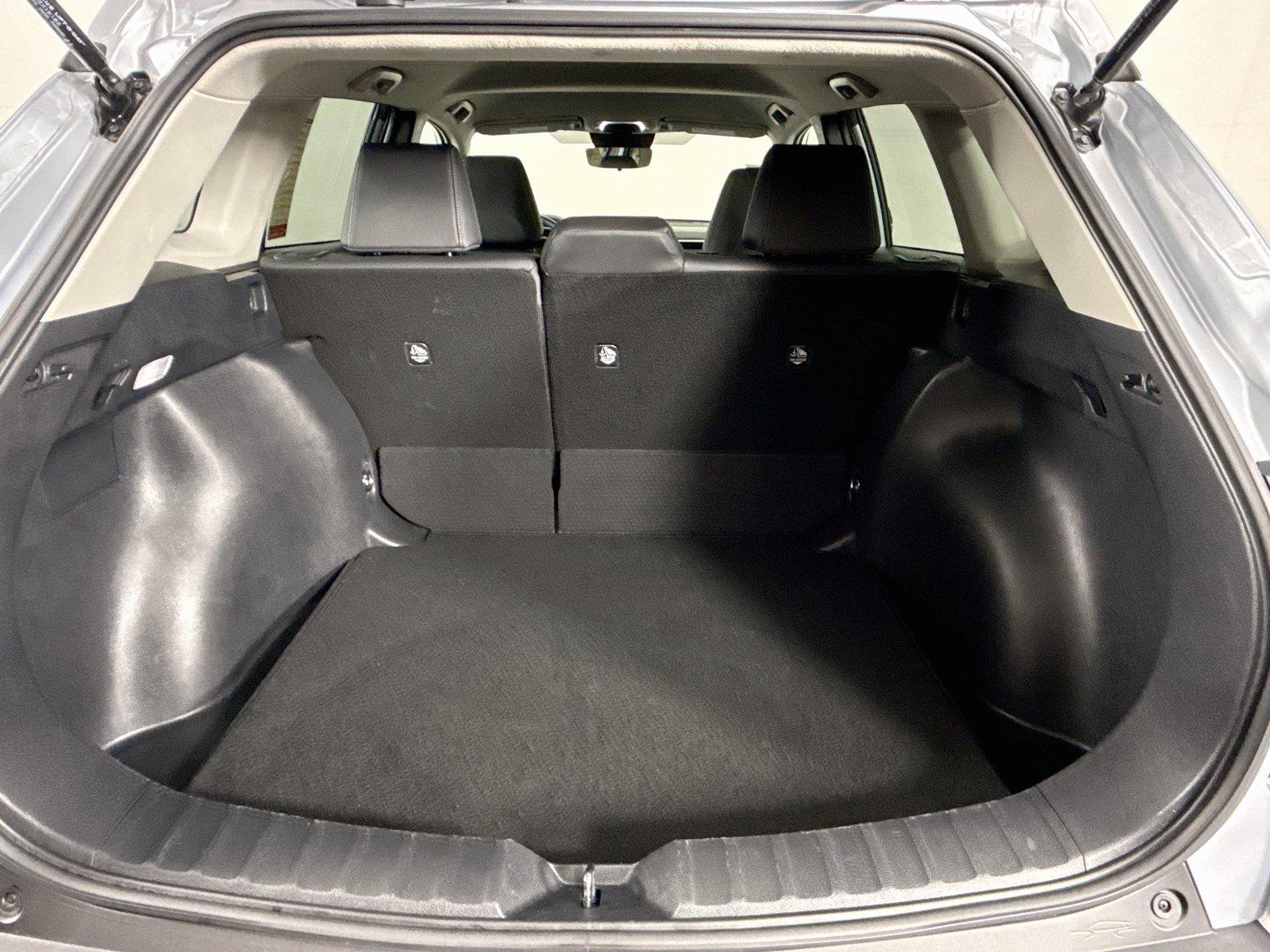 2025 Toyota Corolla Cross XLE photo 35