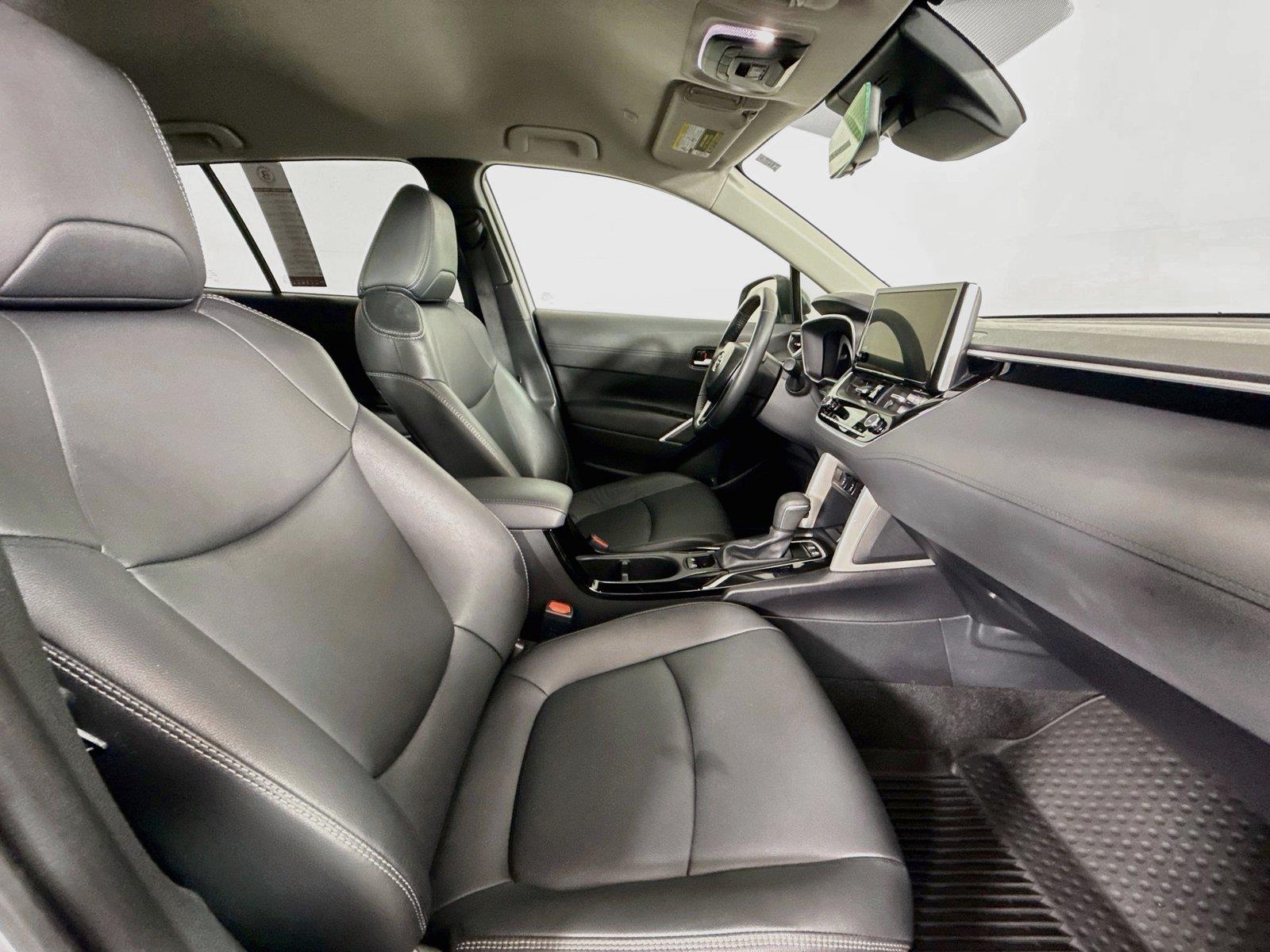 2025 Toyota Corolla Cross XLE photo 38