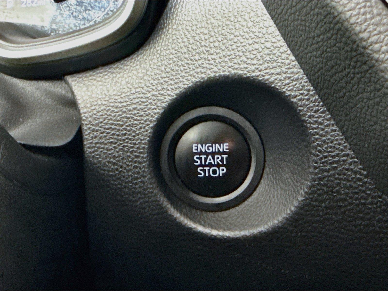 2025 Toyota Corolla Cross XLE photo 20