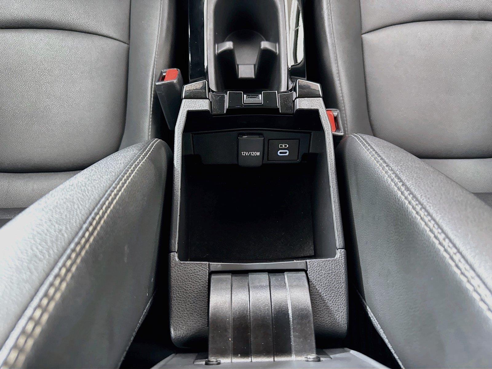 2025 Toyota Corolla Cross XLE photo 30