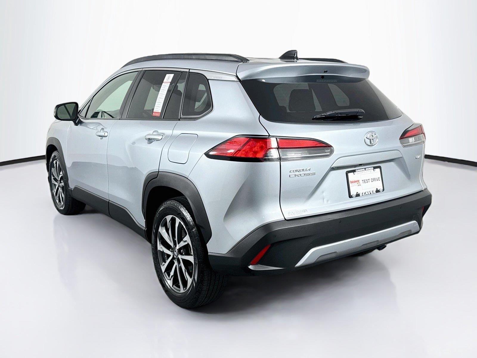 2025 Toyota Corolla Cross XLE photo 11