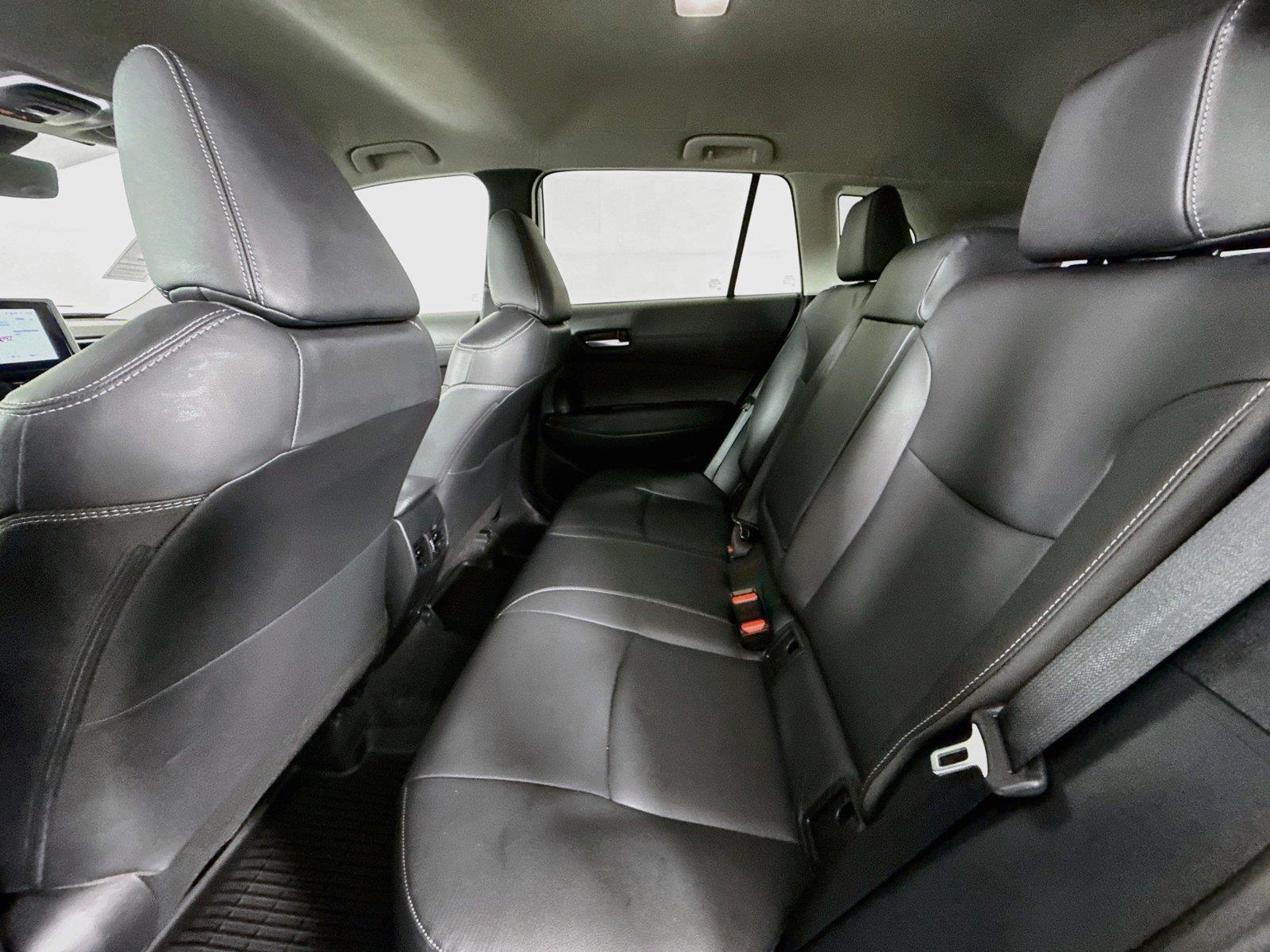 2025 Toyota Corolla Cross XLE photo 27