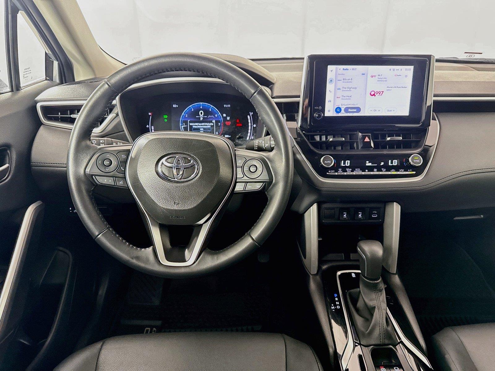 2025 Toyota Corolla Cross XLE photo 28