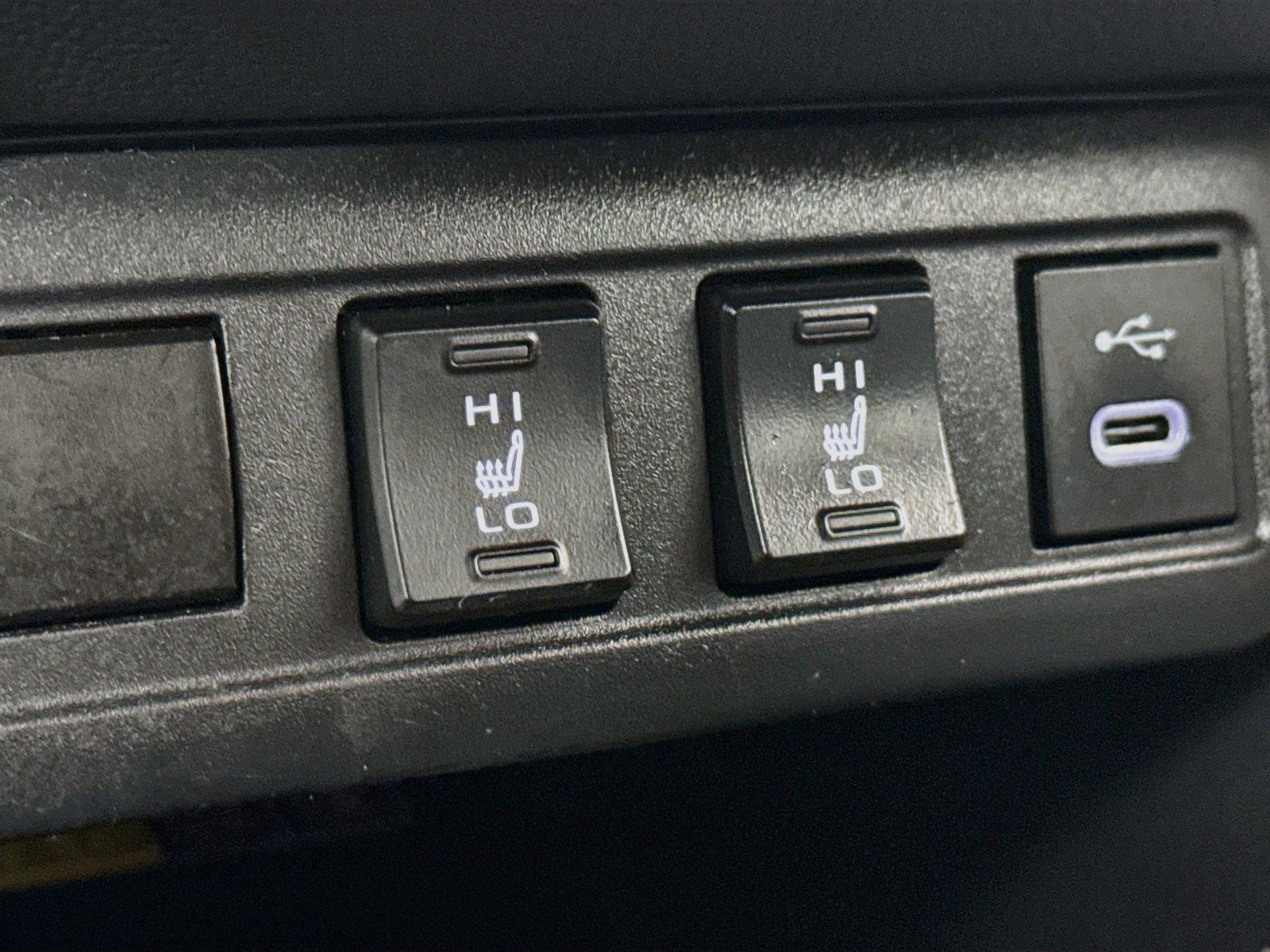 2025 Toyota Corolla Cross XLE photo 6