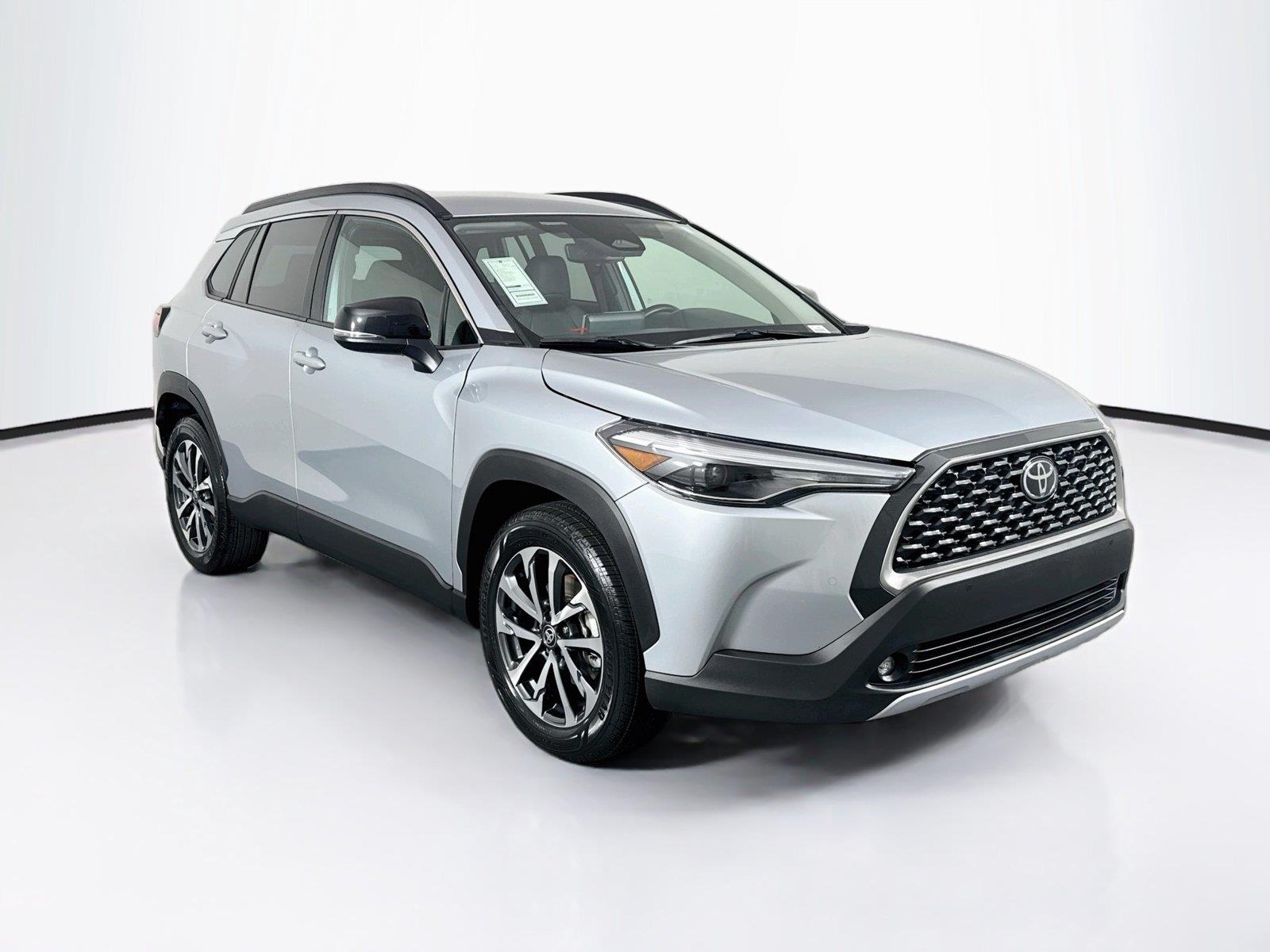 2025 Toyota Corolla Cross XLE photo 8
