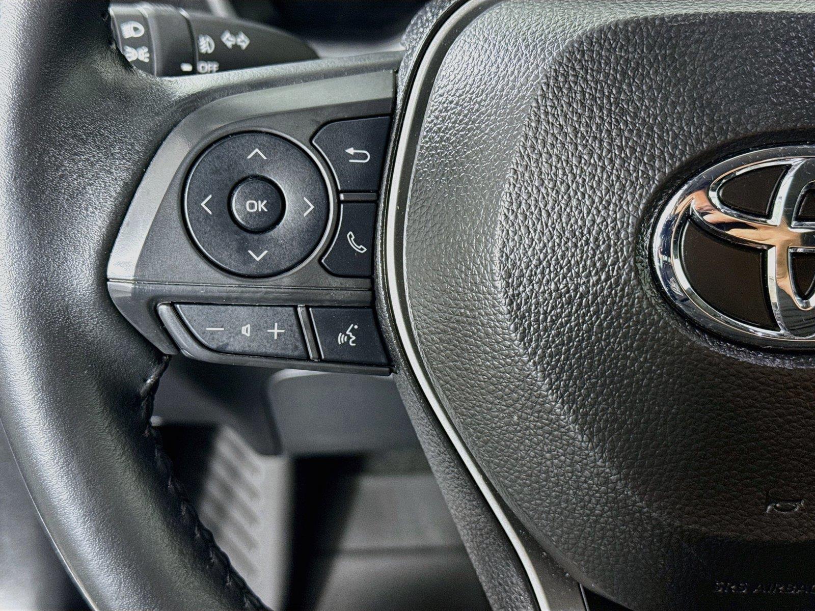 2025 Toyota Corolla Cross XLE photo 16