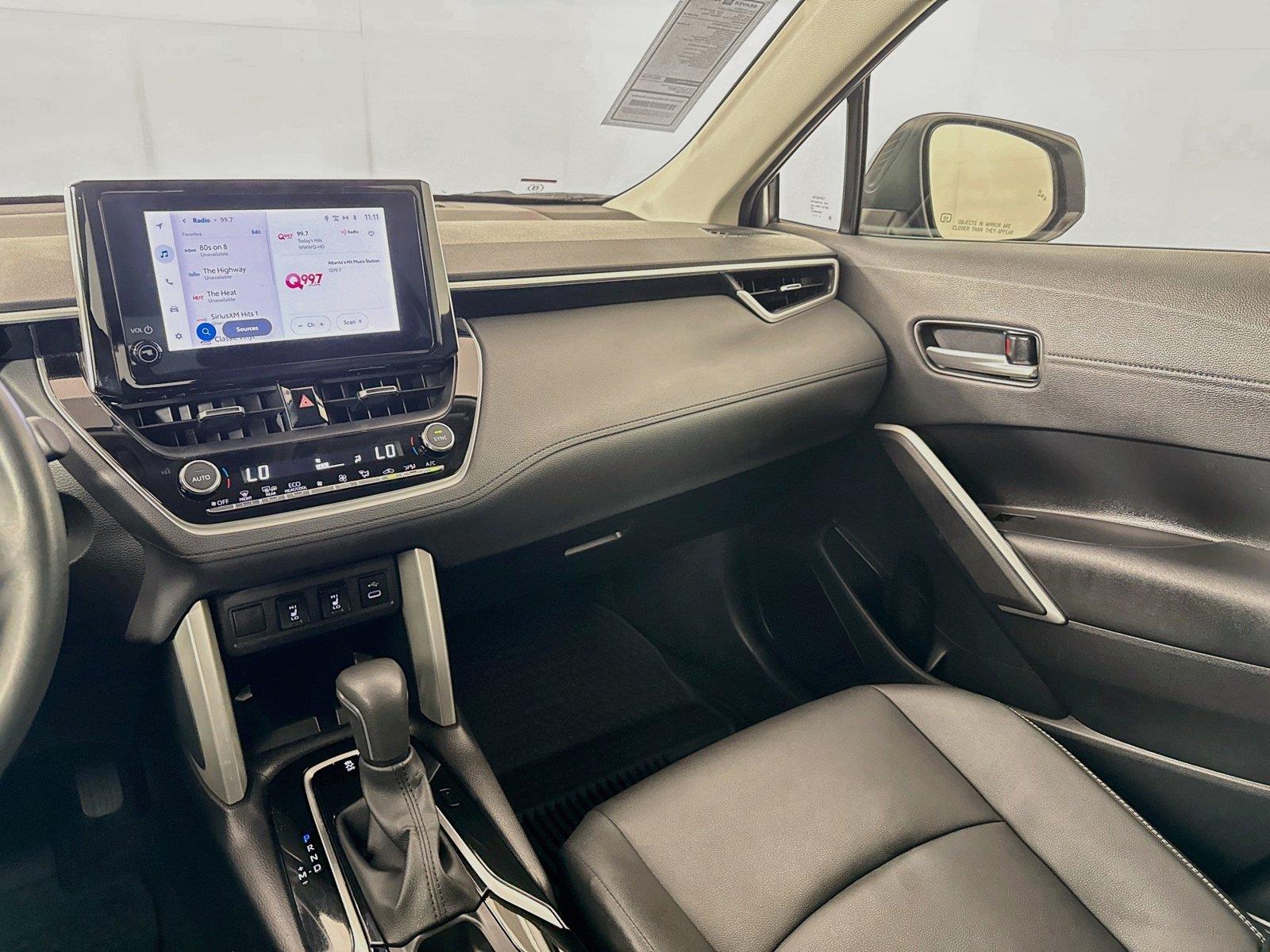 2025 Toyota Corolla Cross XLE photo 29