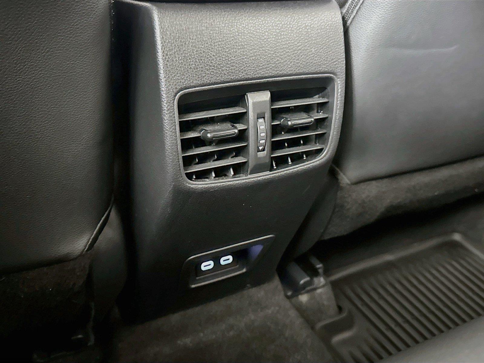 2025 Toyota Corolla Cross XLE photo 32