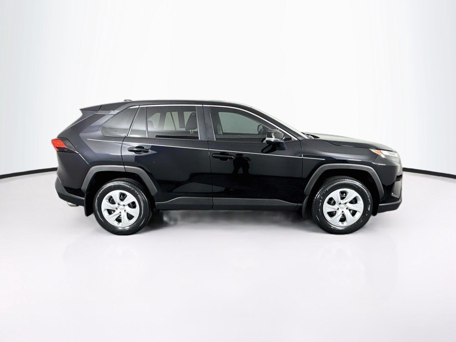 2024 Toyota RAV4 LE photo 8