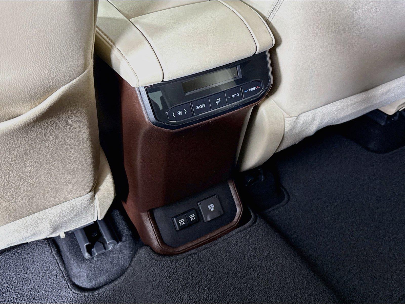 2021 Toyota Highlander Limited photo 38