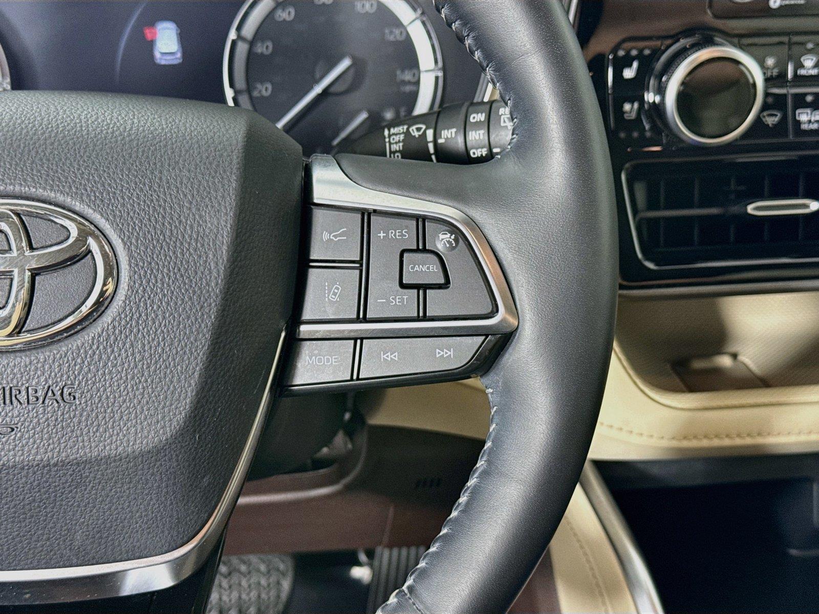 2021 Toyota Highlander Limited photo 19