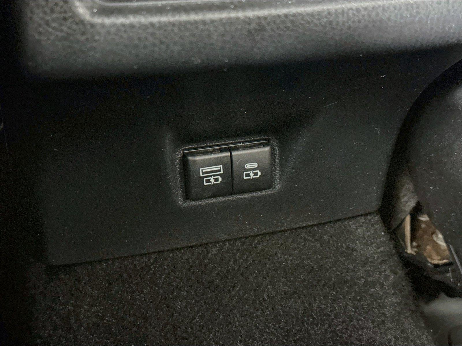 2025 Toyota Camry LE photo 33