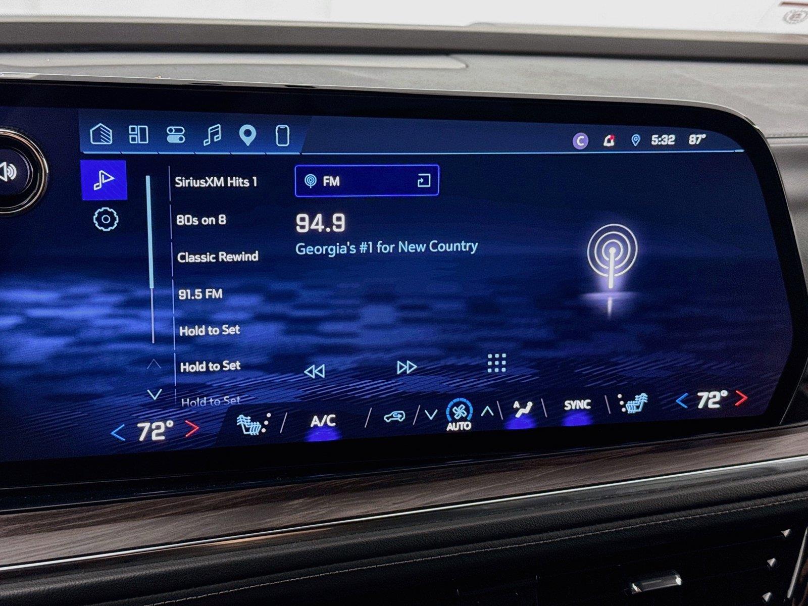 2025 Chevrolet Suburban LT photo 22
