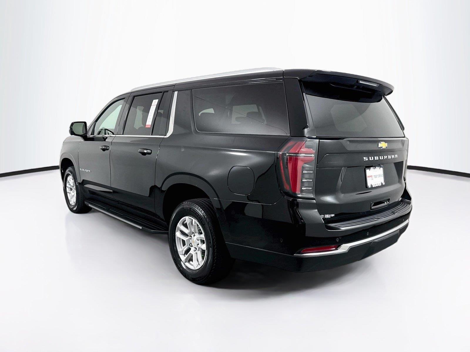 2025 Chevrolet Suburban LT photo 12
