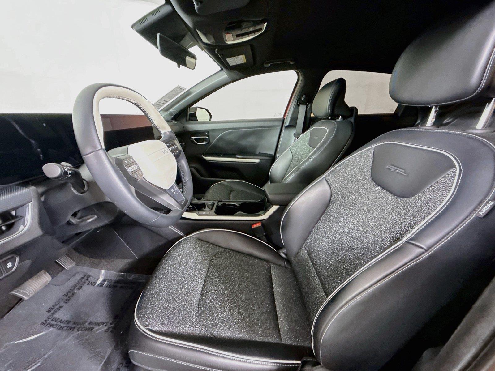2025 Kia K4 GT-Line photo 2