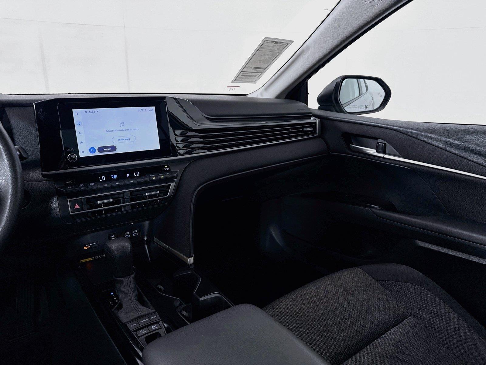 2025 Toyota Camry LE photo 28