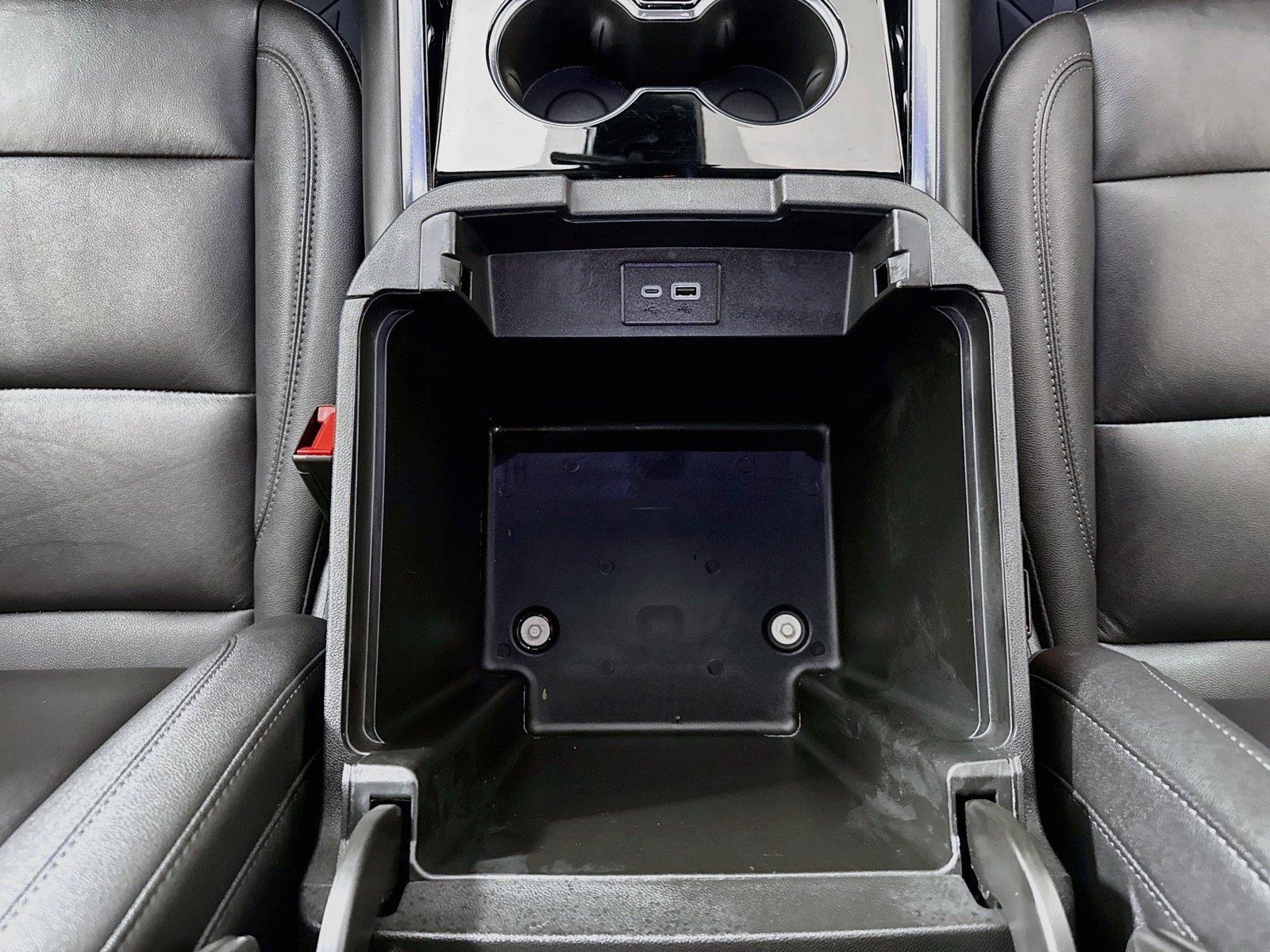 2025 Chevrolet Suburban LT photo 33