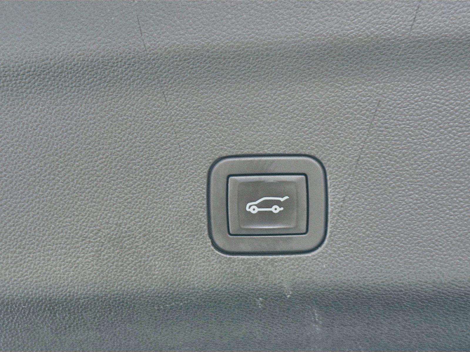 2025 Chevrolet Suburban LT photo 39