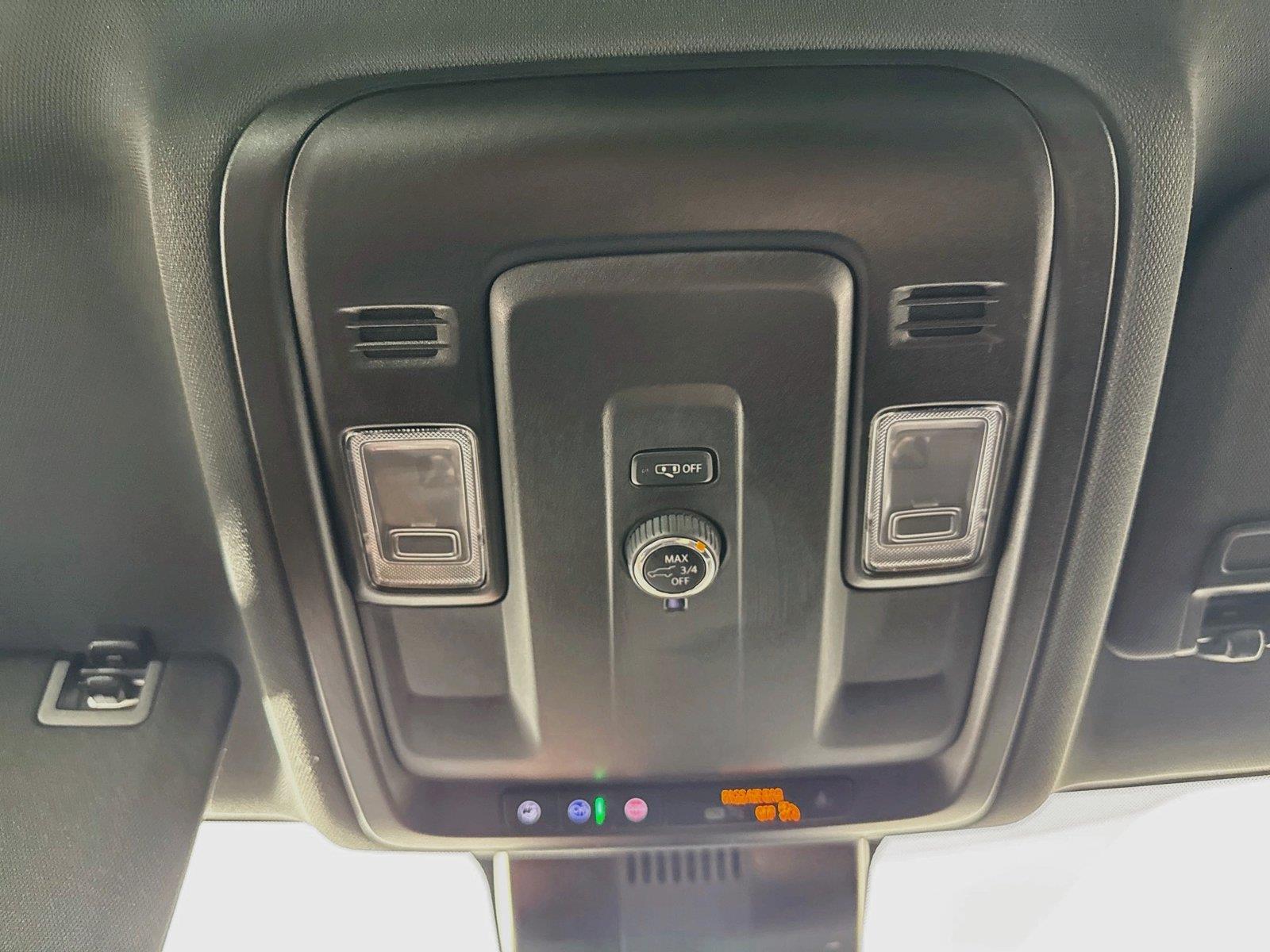 2025 Chevrolet Suburban LT photo 5