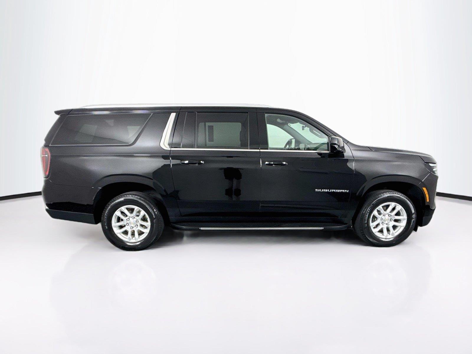 2025 Chevrolet Suburban LT photo 10