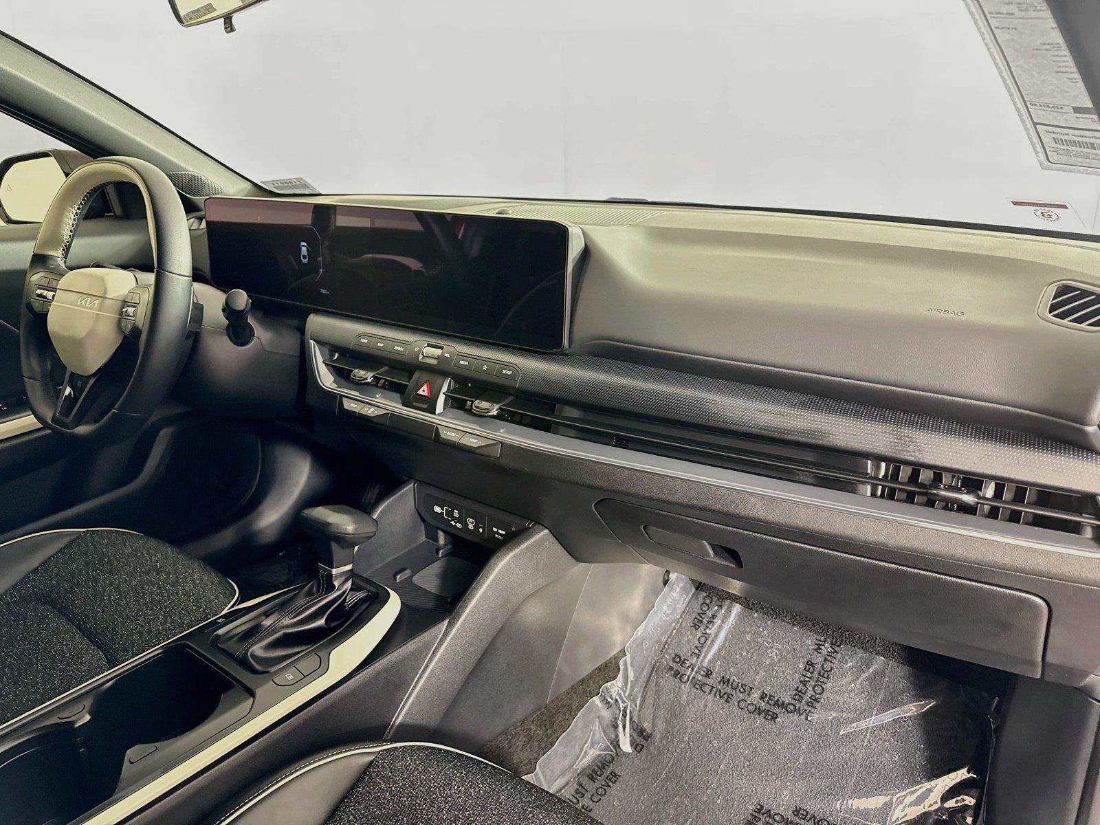 2025 Kia K4 GT-Line photo 39
