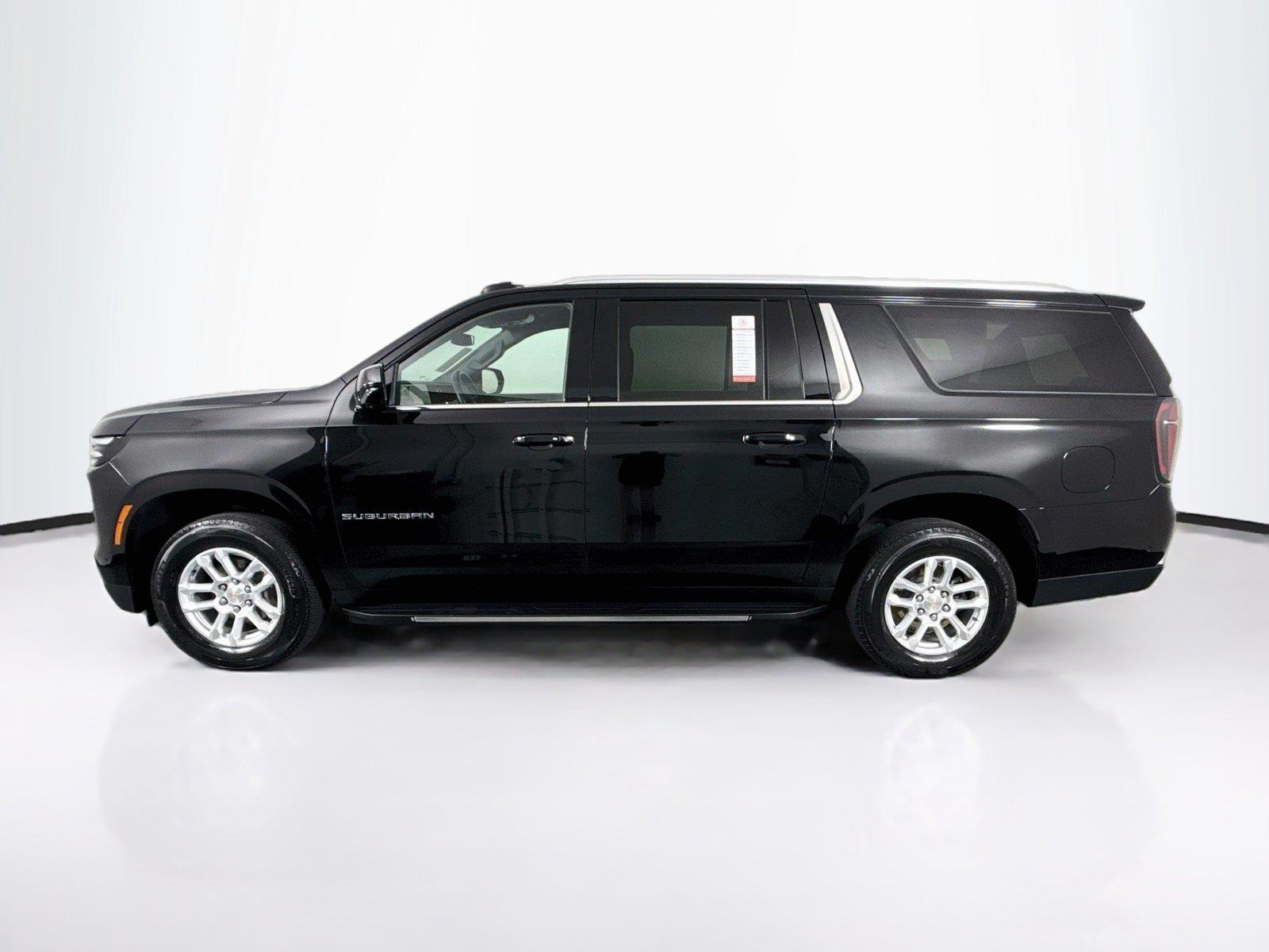 2025 Chevrolet Suburban LT photo 13