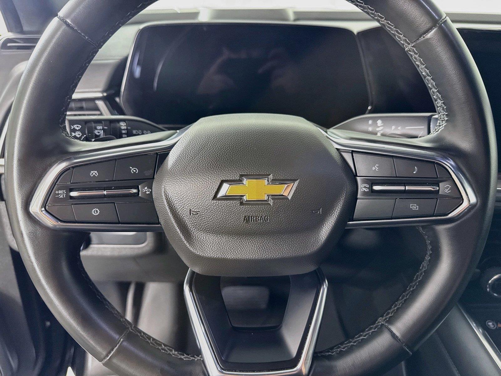 2025 Chevrolet Suburban LT photo 16