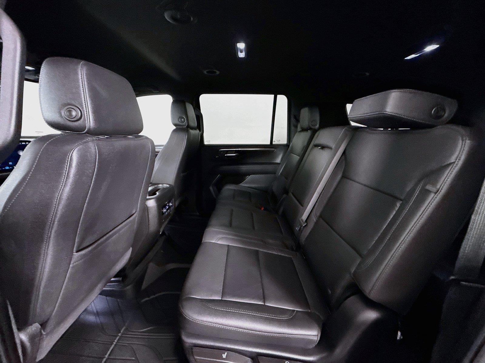 2025 Chevrolet Suburban LT photo 29
