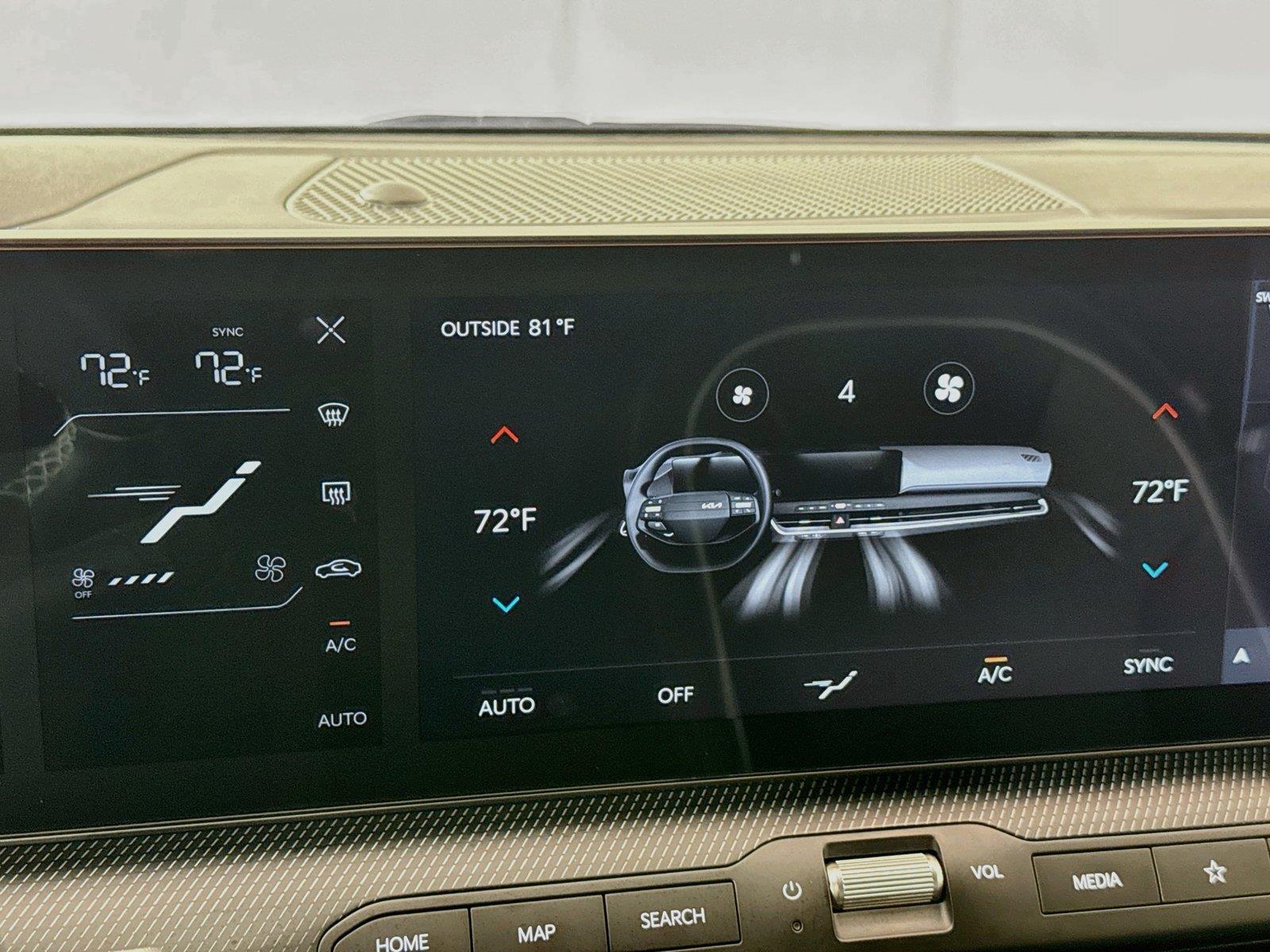 2025 Kia K4 GT-Line photo 25