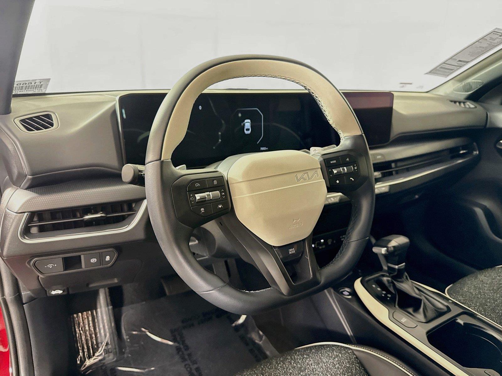 2025 Kia K4 GT-Line photo 3