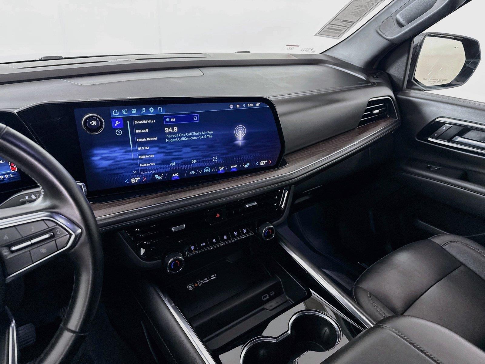 2025 Chevrolet Suburban LT photo 31
