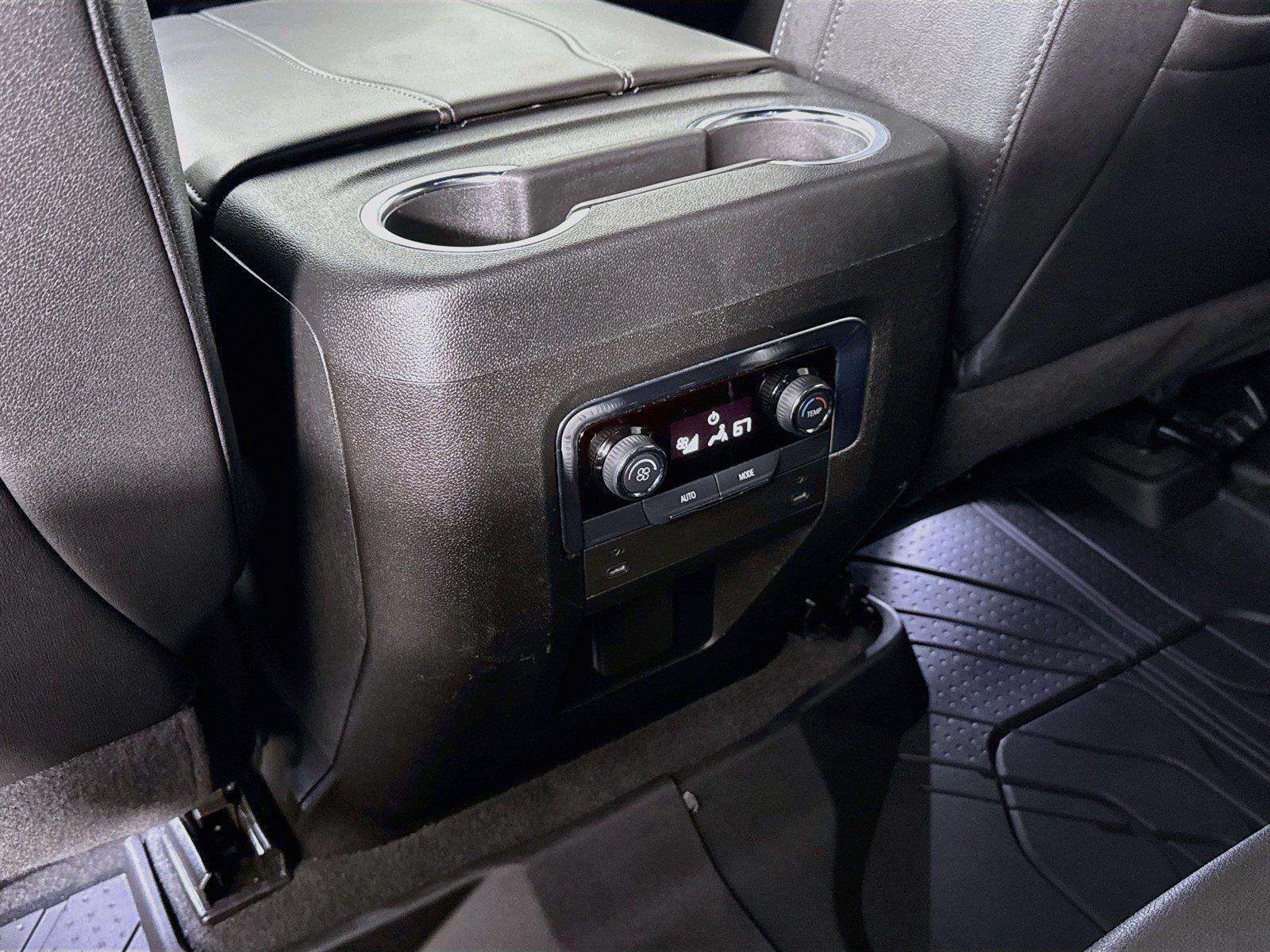 2025 Chevrolet Suburban LT photo 35