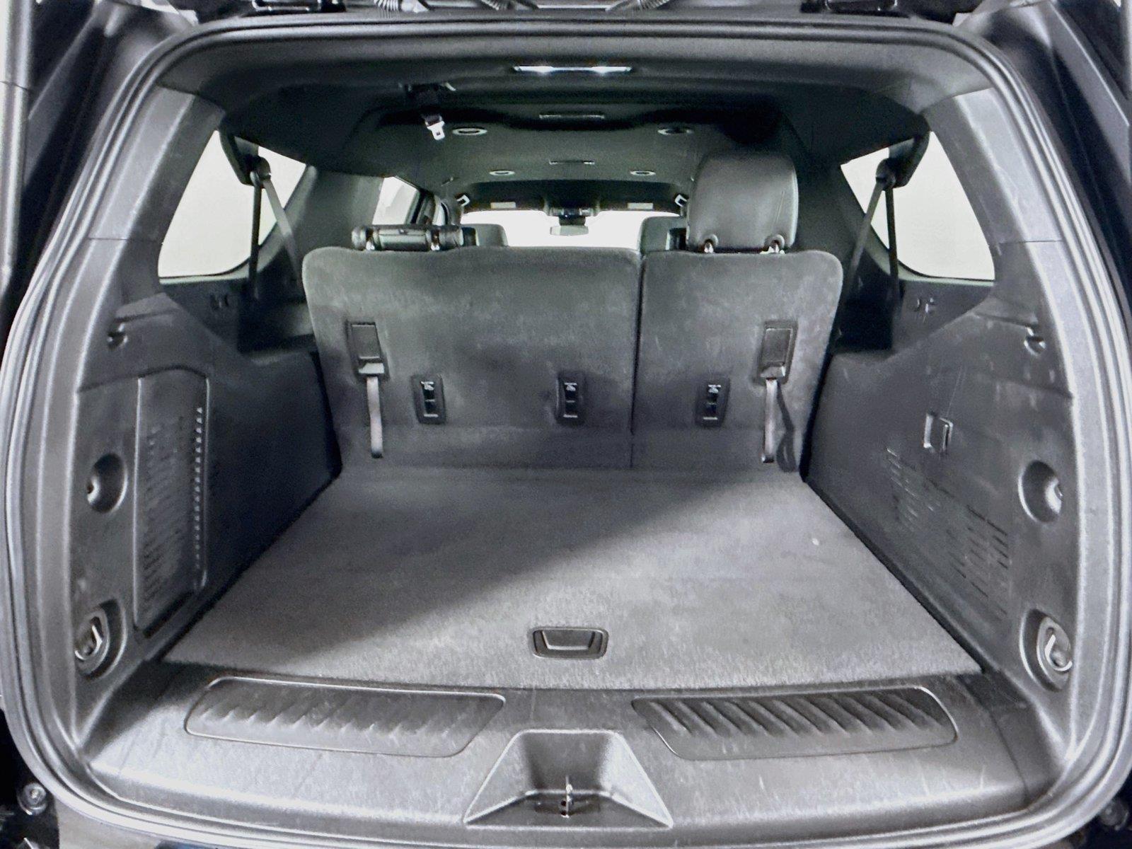 2025 Chevrolet Suburban LT photo 38