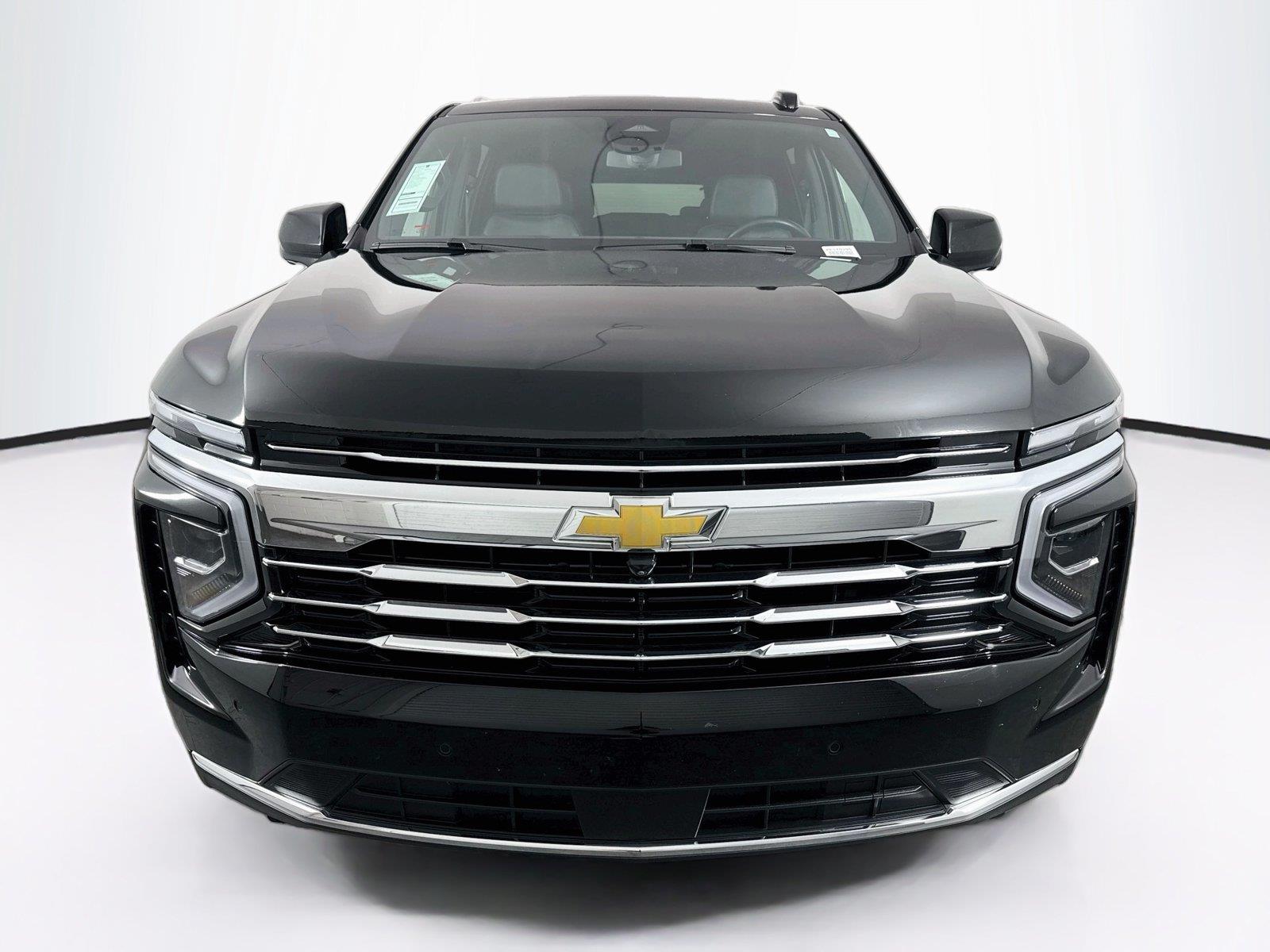 2025 Chevrolet Suburban LT photo 8