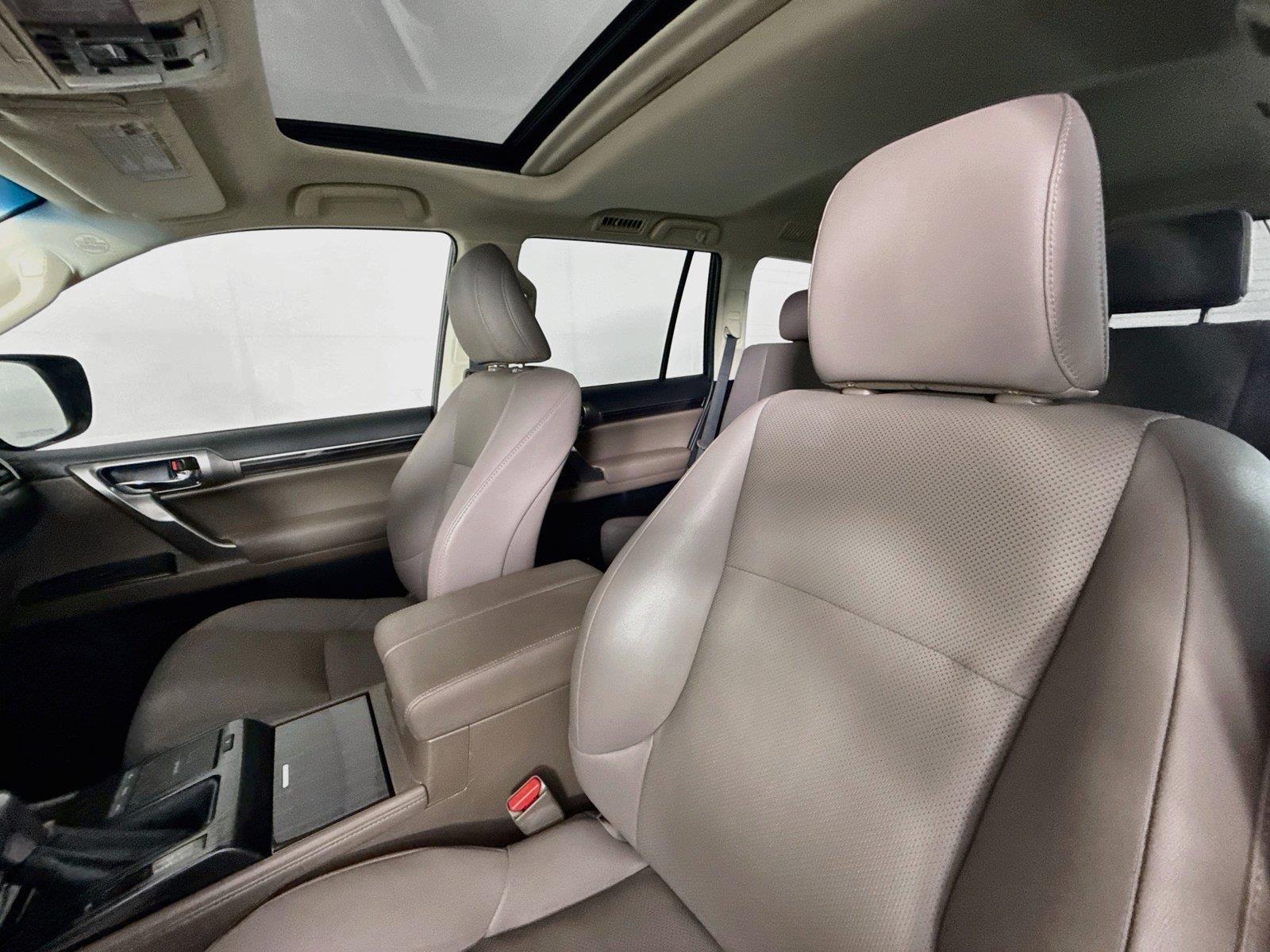 2023 Lexus GX GX 460 Premium photo 2