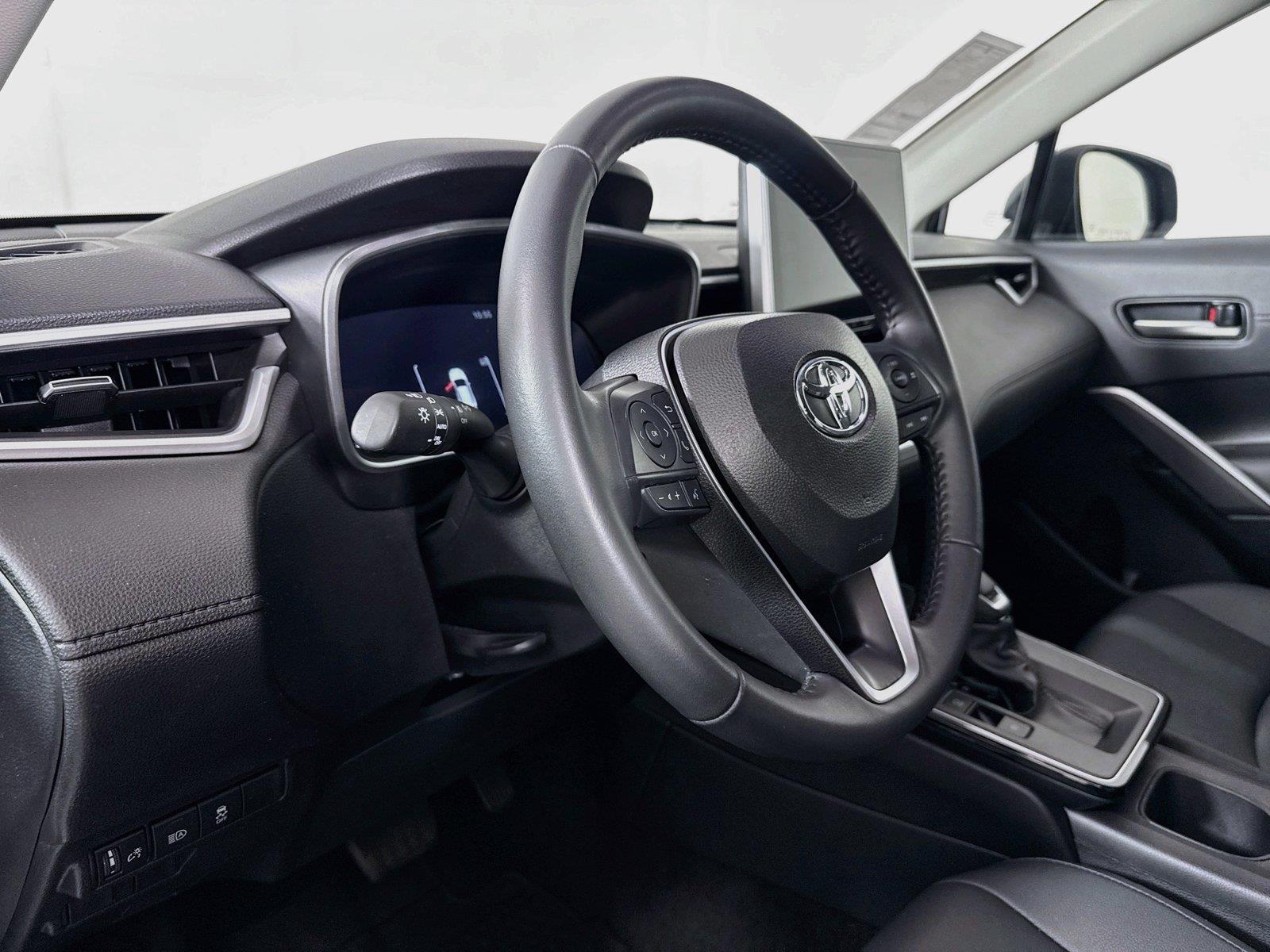 2026 Toyota Corolla Cross XLE photo 3