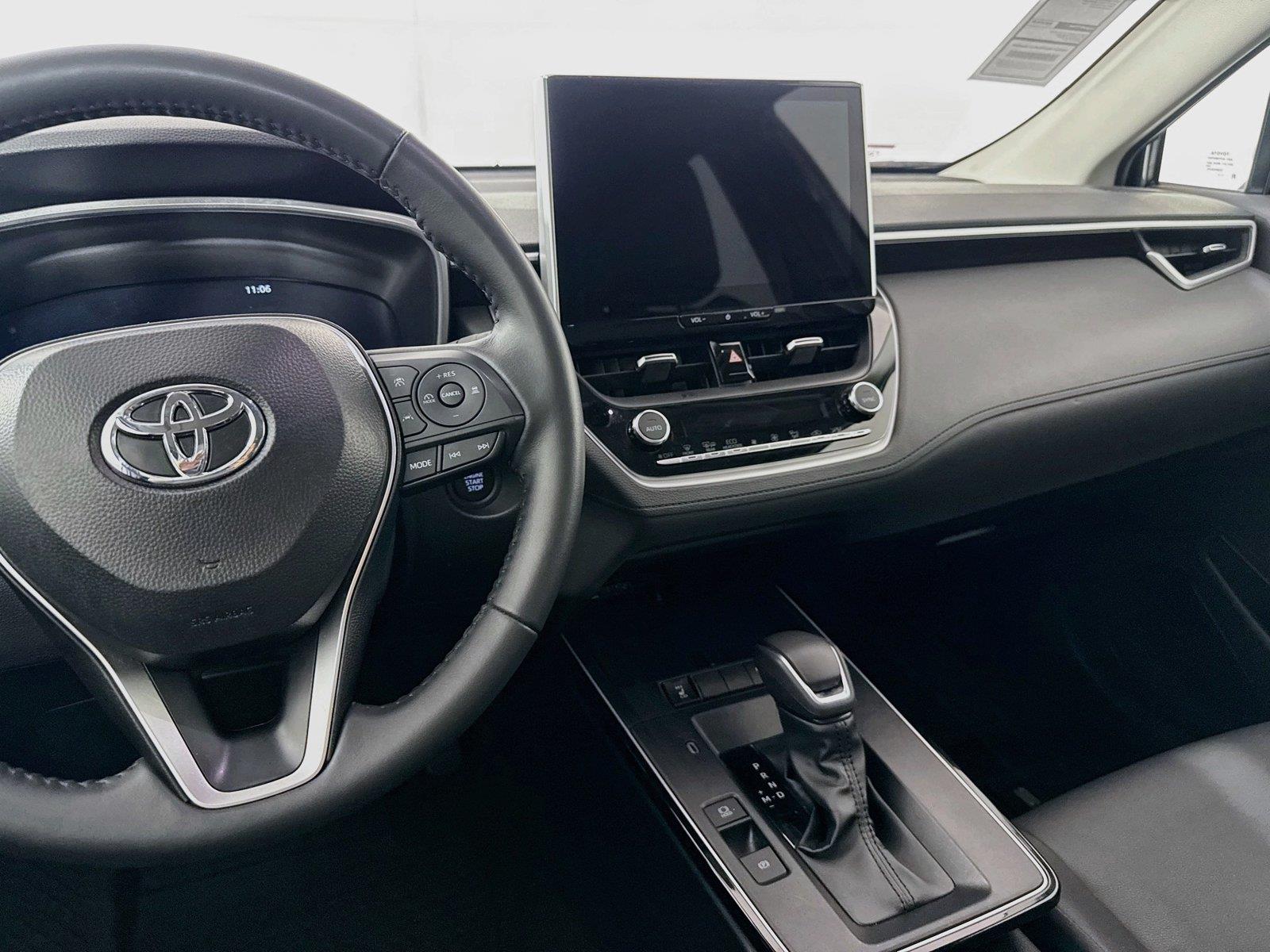 2026 Toyota Corolla Cross XLE photo 31