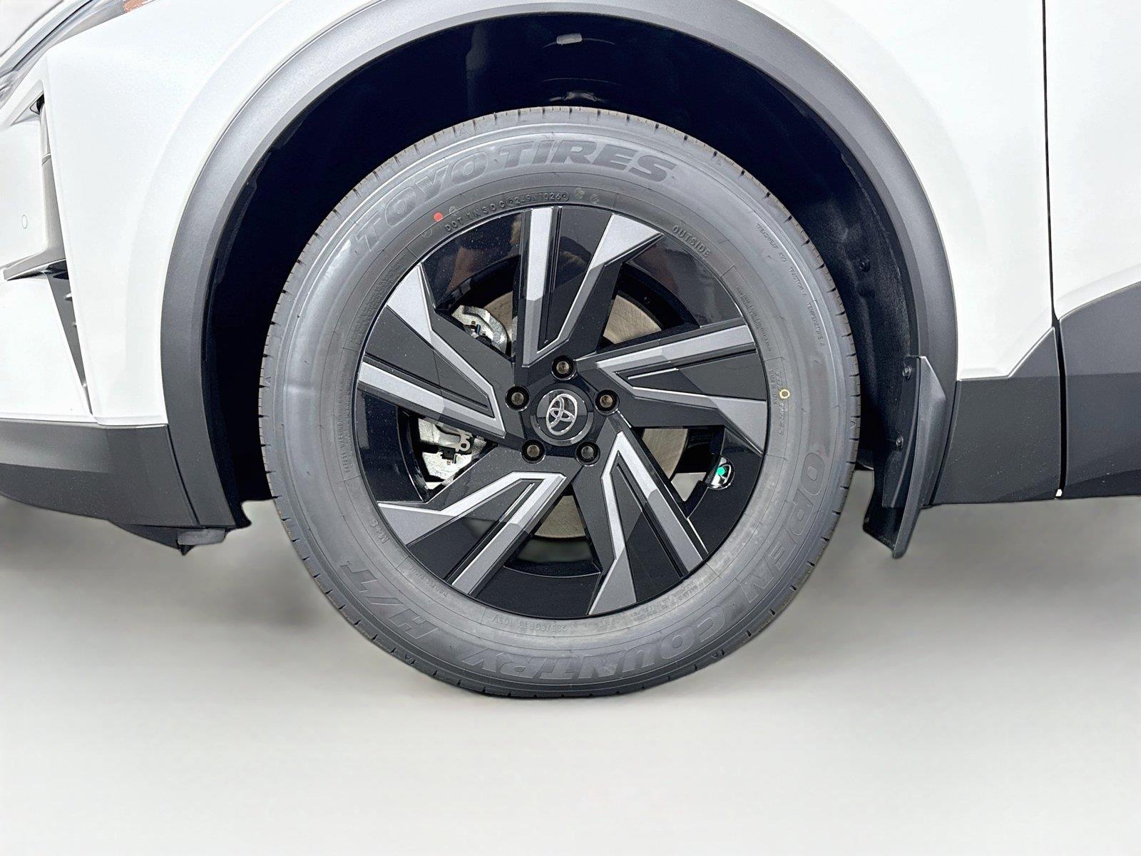 2026 Toyota C-HR SE photo 11