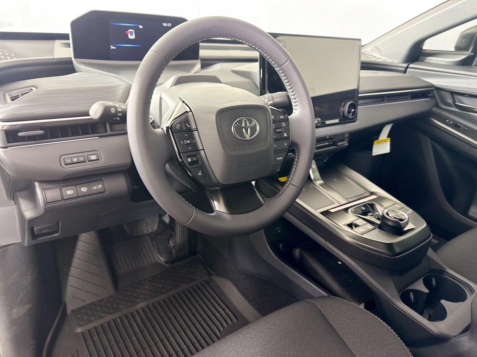2026 Toyota C-HR SE photo 13