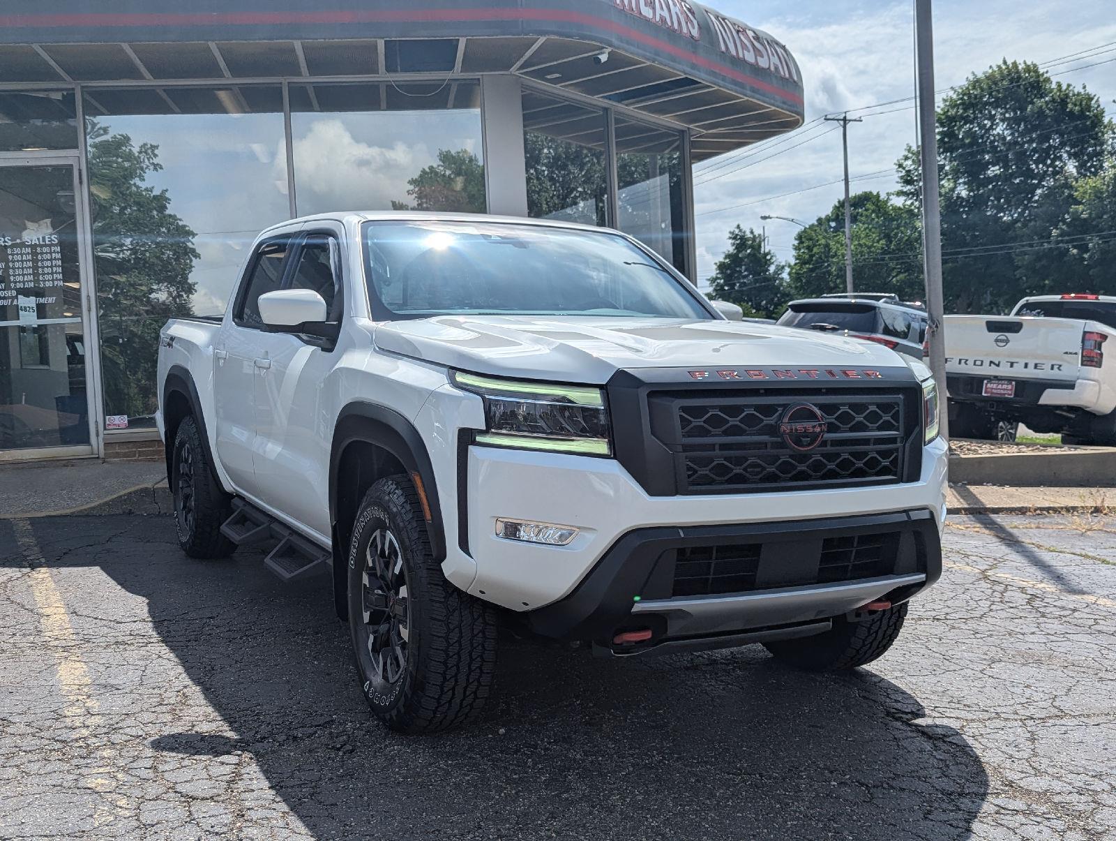 Glacier White 2023 Nissan Frontier Pickup Truck Four-Wheel Drive Automatic