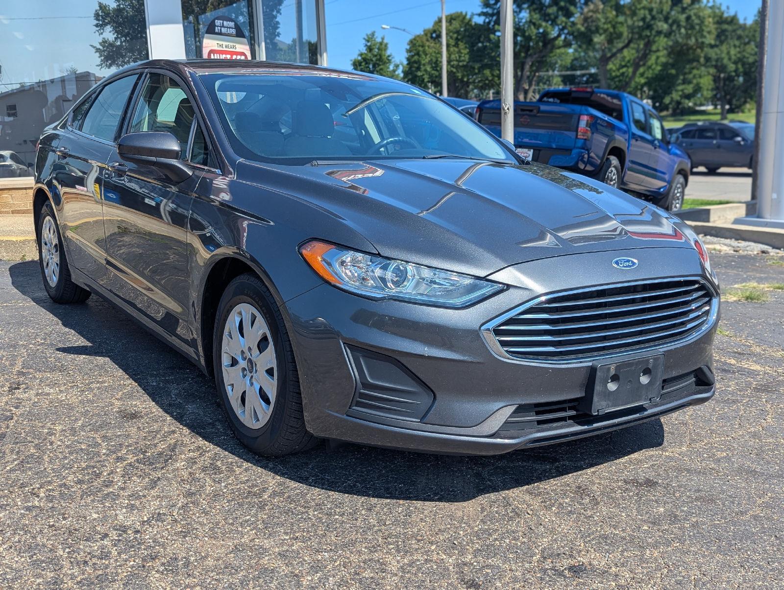 Gray (Magnetic) 2019 Ford Fusion Sedan Front-Wheel Drive 6-Speed Automatic