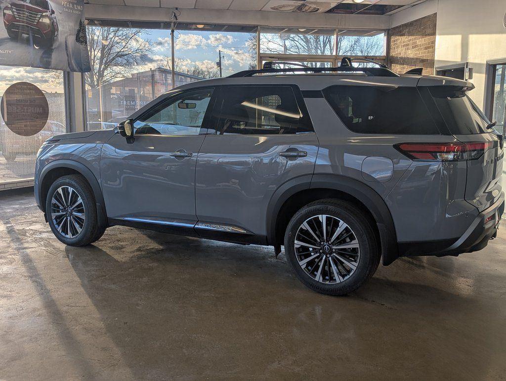 View vehicle photo 4