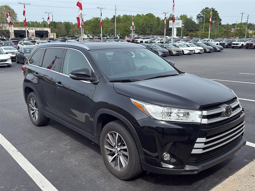 Midnight Black Metallic 2019 Toyota Highlander XLE FWD SUV / Crossover Front-Wheel Drive 8-Speed Automatic