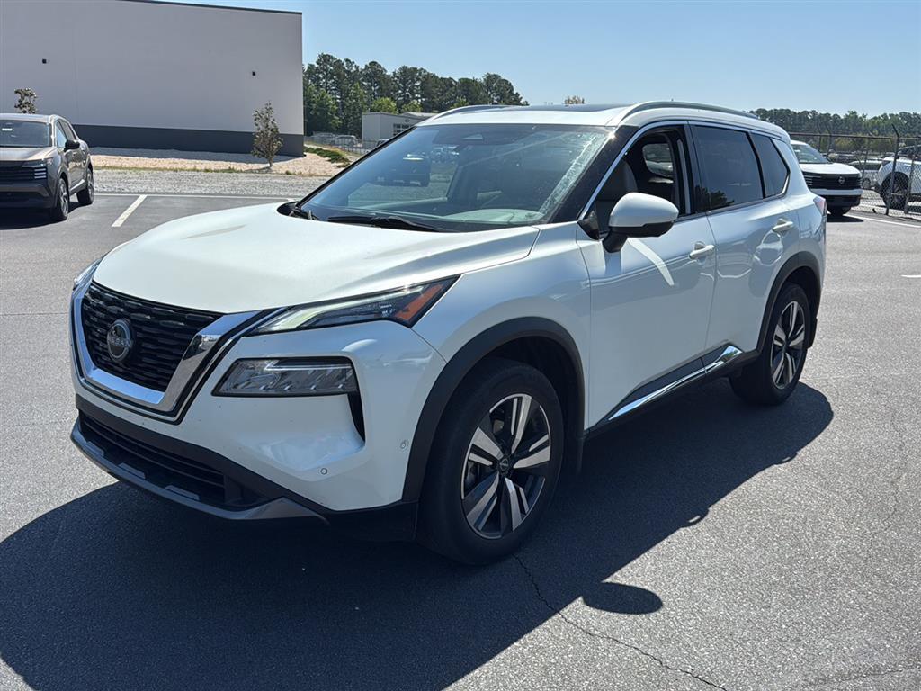 Pearl White TriCoat 2023 Nissan Rogue SL FWD SUV / Crossover Front-Wheel Drive Continuously Variable Transmission