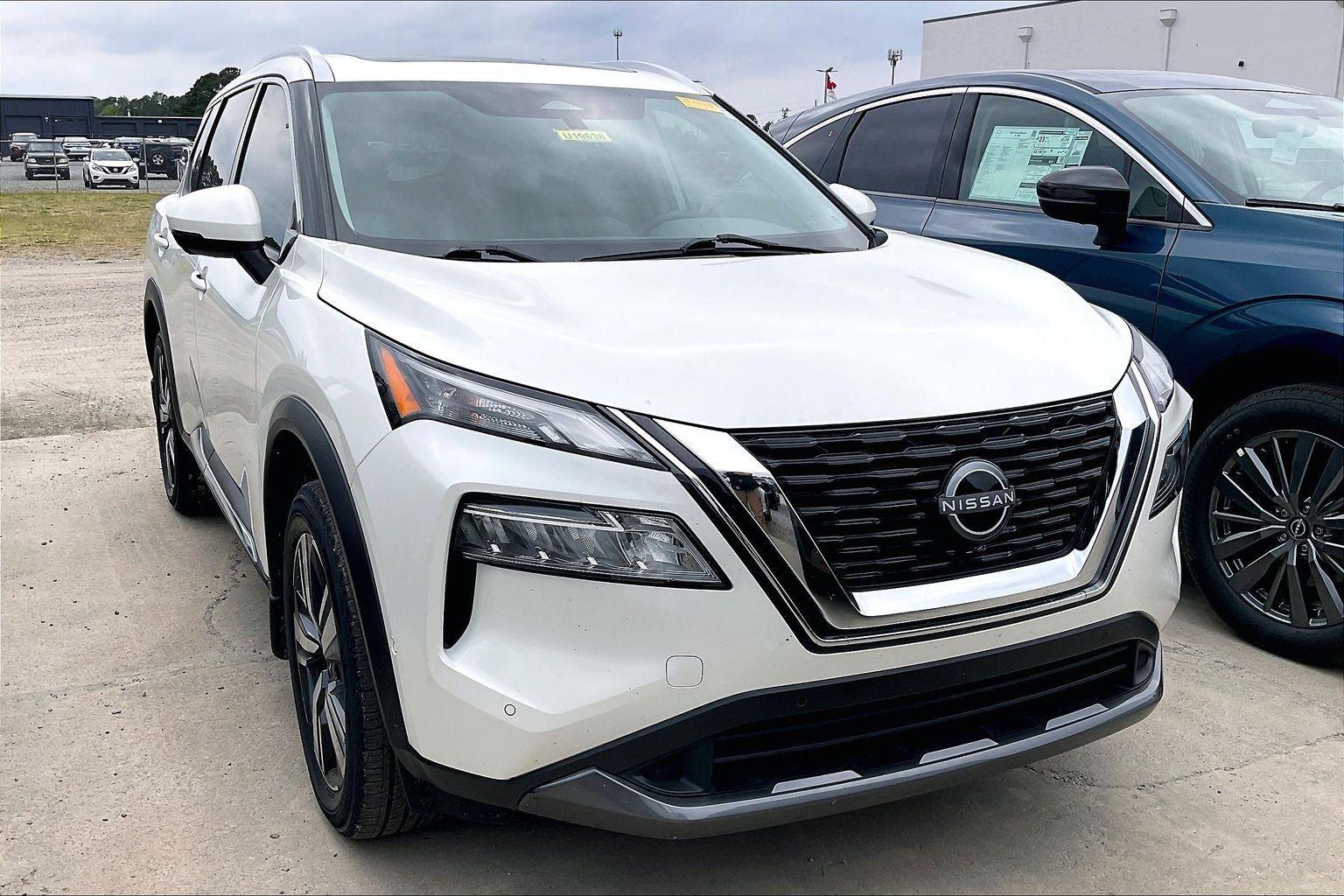 Pearl White TriCoat 2023 Nissan Rogue SL FWD SUV / Crossover Front-Wheel Drive Continuously Variable Transmission