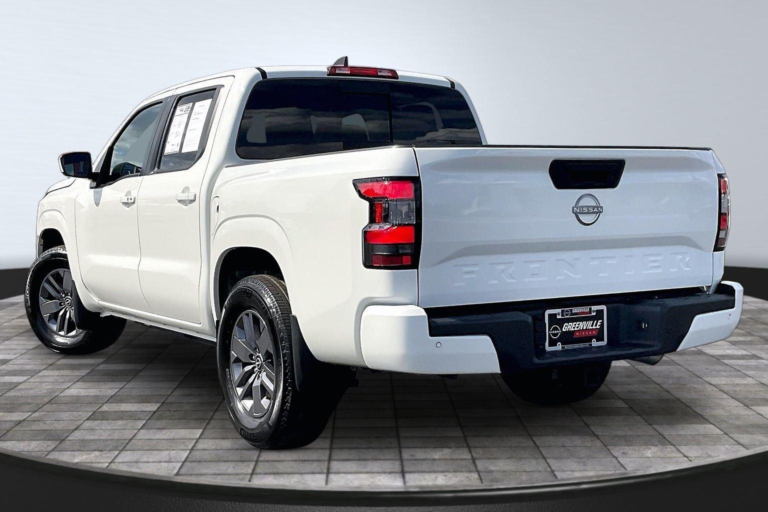 View vehicle photo 3