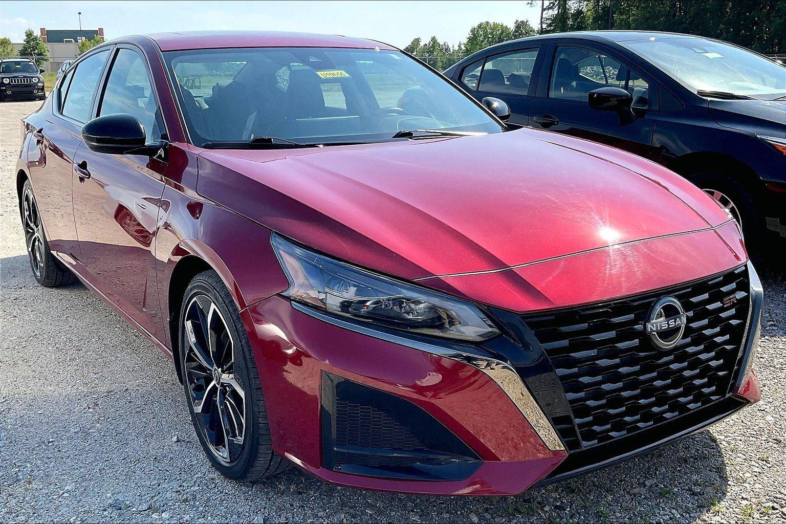 Red (Scarlet Ember) 2024 Nissan Altima 2.5 SR FWD Sedan Front-Wheel Drive Continuously Variable Transmission